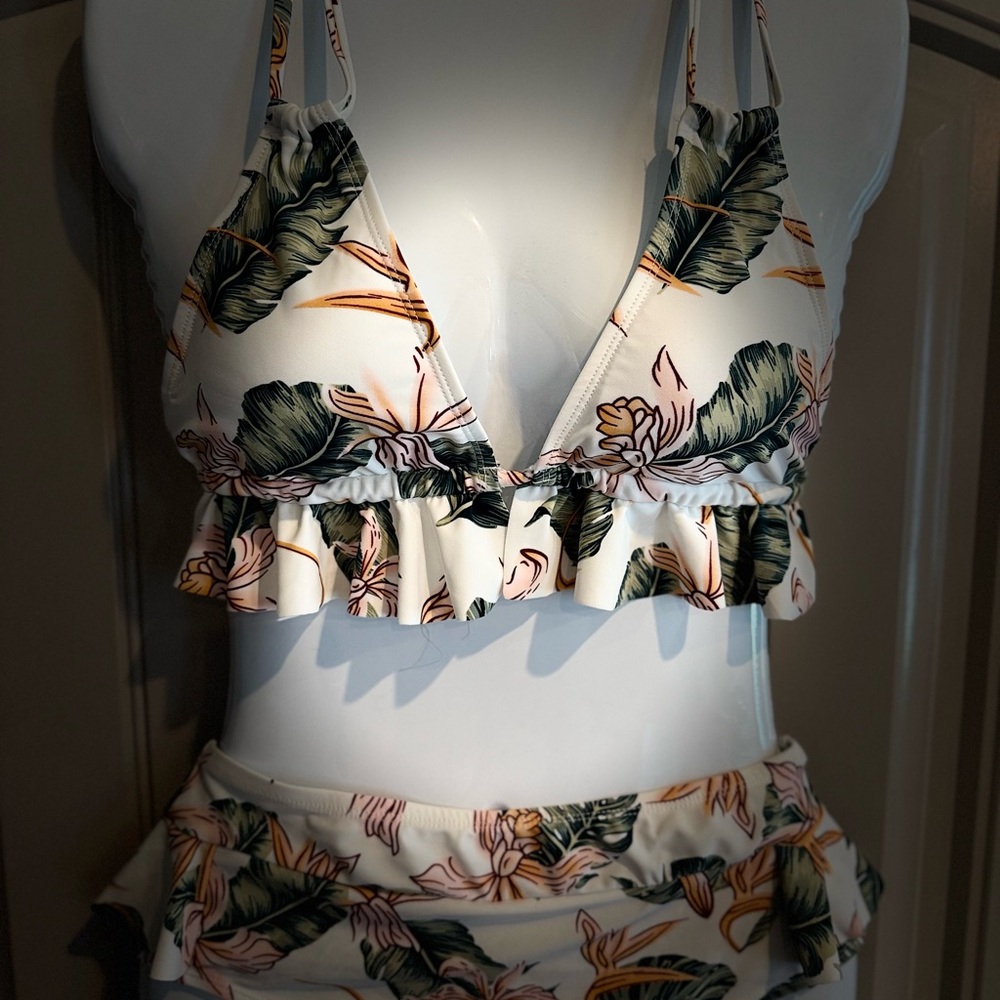 Floral Ruffle Bikini Set - Picture 2 of 6